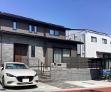 住宅外観の雰囲気に合わせたシックなエクステリア@市川市