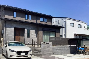 住宅外観の雰囲気に合わせたシックなエクステリア@市川市
